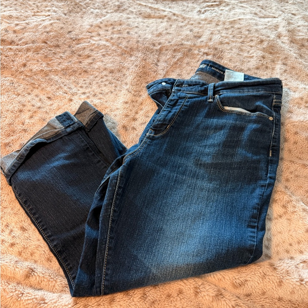 Signature Women's Dark Blue Capris